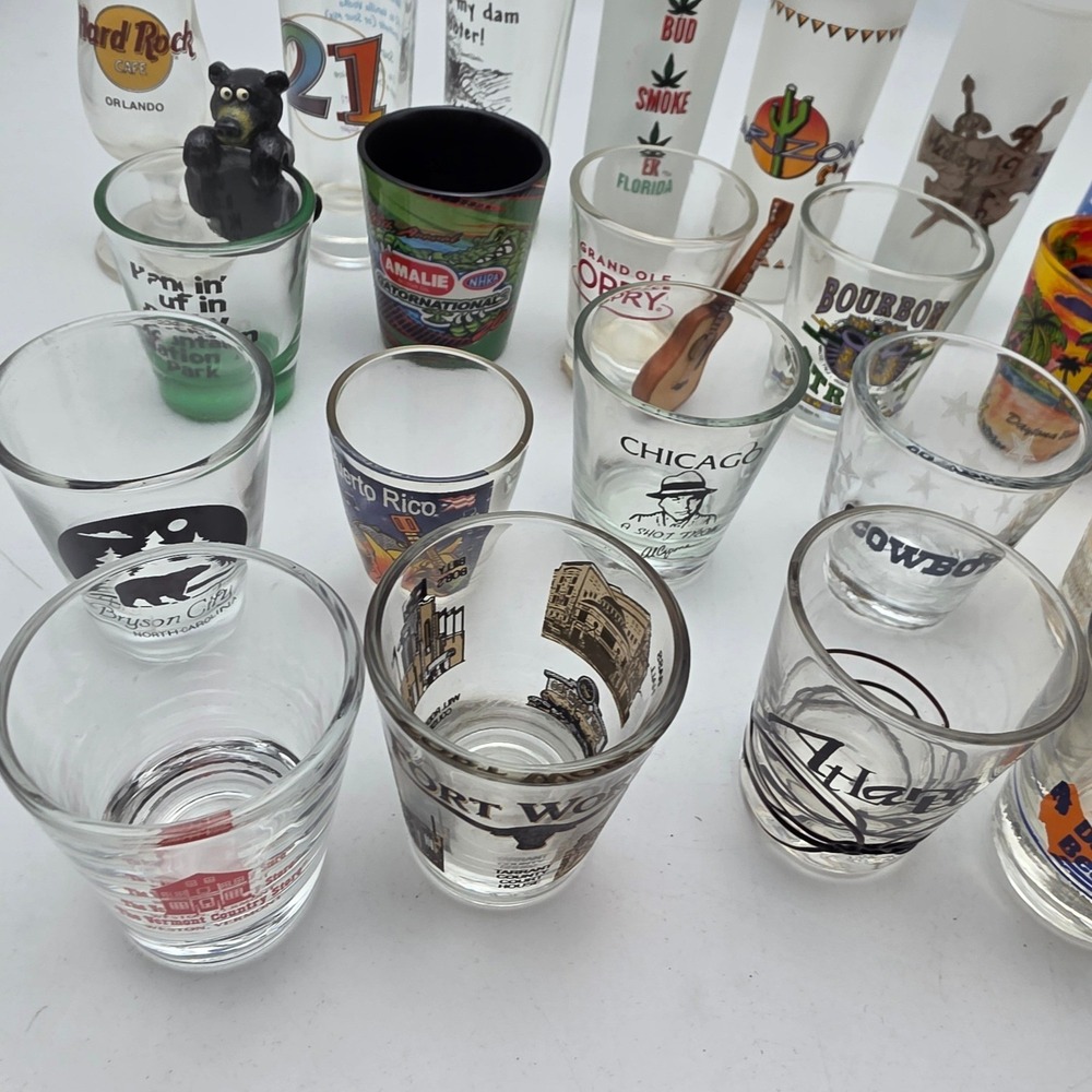 Lot of 25 Vintage Souvenir Shot Glasses Hard Rock Cafe Grand Ole Opry Travel H4 - Picture 16 of 16